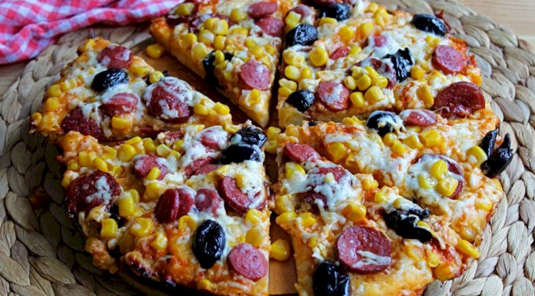 Bu Pizzadan Yiyenler Hazırları Beğenmeyecek! İşte Dominos'a rakip olacak nefis ev yapımı pizza hamuru yapmanın püf noktaları